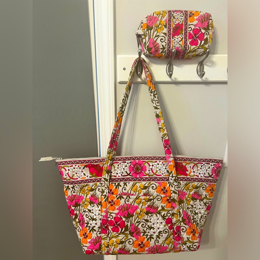 🛑SOLD🛑Vera Bradley Miller Bag in English Tea Party Pattern